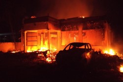 Mapolsek Tambelangan Sampang Ludes Dibakar Massa