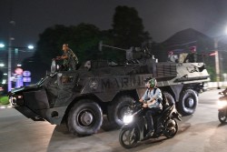 Aparat Tetap Siaga Meski Massa Membubarkan Diri