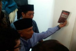  Apa Maksud Amien Rais Tunjukkan Buku "Jokowi People Power" di Polda Metro Jaya?