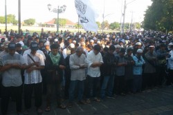 Gerakan Kedaulatan Rakyat Jogja Salat Gaib untuk Korban Pemilu