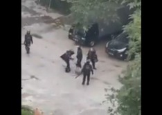 Viral Video Pengeroyokan oleh Aparat Berseragam Hitam, Ini Kata Saksi