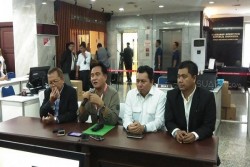 Bela Jokowi, Yusril Datangi MK