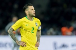 Dani Alves Gantikan Neymar sebagai Kapten Timnas Brasil