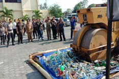 Picu Kejahatan, Ribuan Botol Miras Dimusnahkan
