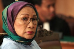 Berintelektual Mumpuni tetapi Bohong, Ratna Sarumpaet Dituntut 6 Tahun