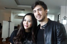 Tak Biasa, Aura Kasih Suka Makan Beras Mentah Selama Hamil. Ngidam?
