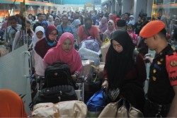 Tertahan di Stasiun Tasikmalaya Pemudik Pengguna KA Serayu Kecewa