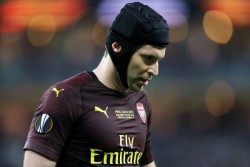 Petr Cech Menutup Karier dengan Pahit karena Rumor Kepindahan ke Chelsea