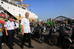 Pemudik Padati Pelabuhan Tanjung Emas