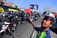 Malam Hari, Pemudik Bersepeda Motor Makin Ramai
