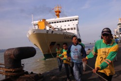 BMKG Minta Masyarakat Mewaspadai Gelombang Tinggi Laut Jawa