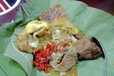 Pemudik Lapar Tengah Malam di Cirebon, Coba Nasi Jamblang