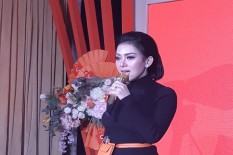 Usai Bisnis Mukena Mewahnya Laris Manis, Syahrini Berbagi Rezeki dengan 2.500 Anak Yatim