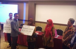 KPU Beri Santunan Petugas Pemilu 2019 yang Meninggal Dunia