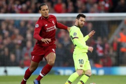Dijagokan Raih Ballon d'Or, Van Dijk Anggap Messi Lebih Pantas 