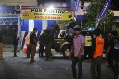Densus 88 Geledah Rumah Pelaku Bom Bunuh Diri Kartasura