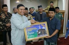 2 Anggota Jemaah Masjid Al Falah Sragen Dihadiahi Umrah karena Disiplin Salat Tarawih