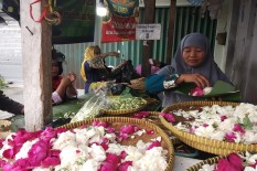 Cerita Dibalik Tradisi Nyekar saat Lebaran