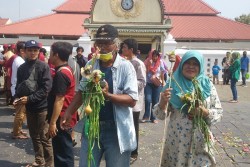 Warga dari Luar DIY Ikuti Grebeg Syawal 