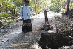 Jalan Penghubung di Nanggulan Ambrol, Aktivitas Lebaran Warga Terganggu