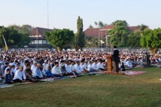 Simak Isi Ceramah Bupati Karanganyar Saat Jadi Khatib Salat Idulfitri..