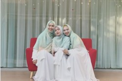 Ria Ricis Bagi-Bagi THR ke Warga saat Lebaran 