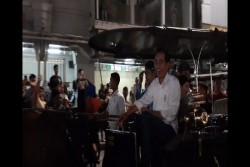 Jalan-Jalan ke Malioboro, Jokowi Beli 3 Mobil-Mobilan untuk Jan Ethes