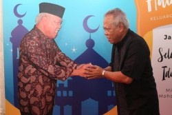 Lucu, Menteri Basuki Hadimuljono Bersalaman dengan 'Kembarannya'
