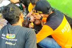 Nyaris Hanyut Terbawa Ombak Pantai Glagah, 4 Wisatawan Selamat Setelah Berpegangan Batu