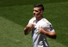 Diperkenalkan Jadi Pemain Real Madrid, Jovic Merasa Jadi Orang Paling Bahagia