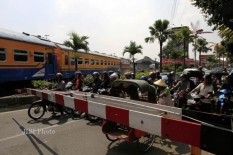 Kemenhub Buka Suara Soal Viralnya Perilaku Masyarakat di Dekat Palang KA