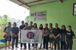  Forriz Hotel Bersih-Bersih Masjid Al-Huda