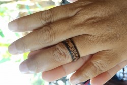 Ini Dia Cincin Unik Terbuat dari Tempurung Kelapa..