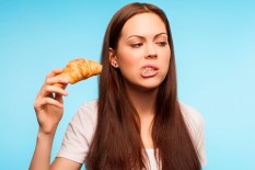Mengunyah Makanan Secara Perlahan Bisa Membantu Turunkan Berat Badan