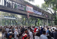 Merasa Tak Memiliki, Korlap Aksi GNPF Turunkan Spanduk Bertuliskan GNPF Dukung Putusan MK
