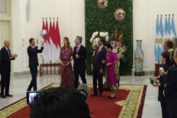 Presiden Argentina Sundul Bola Pemberian Jokowi