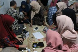 UMY Gelar Pemeriksaan Kesehatan Gratis Bagi Lansia Sawahan Bantul