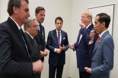 Jokowi Asyik Makan Permen dengan Donald Trump