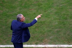 Copa America: Brasil Kerepotan Atasi Paraguay, Tite Salahkan Lapangan