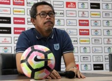 Aji Santoso Mundur dari Kursi Pelatih Persela