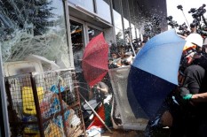 Polisi Hong Kong Tembakkan Gas Air Mata di Gedung Parlemen