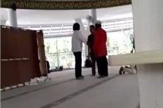 Soal Perempuan Bawa Anjing ke Masjid, MUI Akan Keluarkan Fatwa