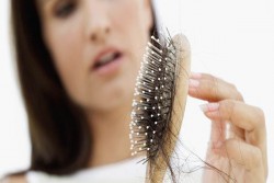 Rambut Rontok pada Laki-laki Berbeda dengan Perempuan, Yuk Kenali!
