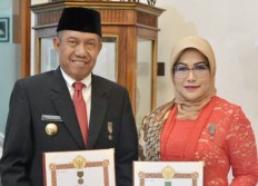 Sukseskan Program KKBPK, Wali Kota Jogja dan Ketua TP PKK Raih Penghargaan