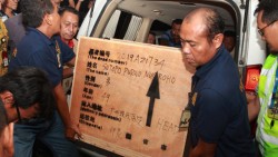 Menlu Retno Serahkan Jenazah Sutopo kepada Keluarga