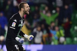 AS Roma Datangkan Kiper Pau Lopez dari Real Betis