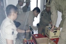 Pabrik Miras di Tengah Kebun Digrebek Aparat