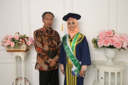 Kuliah Sambil Jadi Pengemudi Taksi Online, Mahasiswi Ini Lulus dengan Predikat Cumlaude