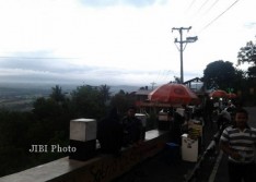 Sumber Api Misterius, Warung di Bukit Bintang Terbakar 