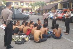 Ciduk Puluhan Bonek, Polresta Jogja Sita Pisau & Gesper Besi